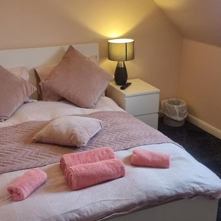 Swindon 6 Deluxe Doubles 2 With En Suite In Large House - No Pets Экстерьер фото
