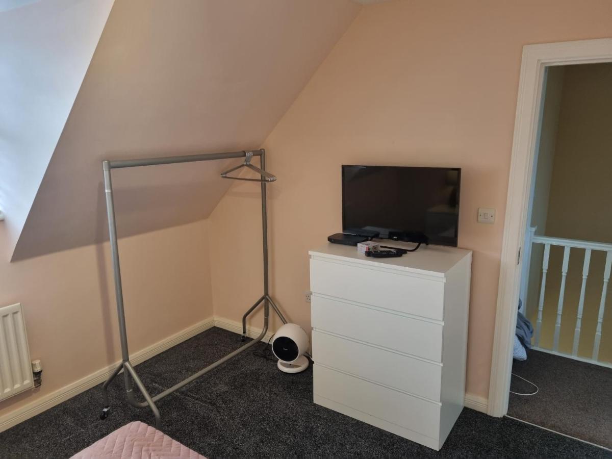 Swindon 6 Deluxe Doubles 2 With En Suite In Large House - No Pets Экстерьер фото