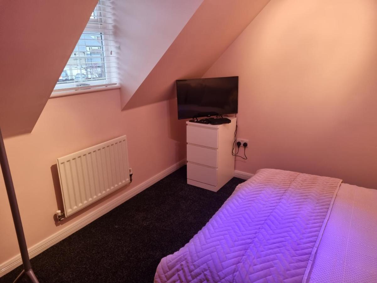 Swindon 6 Deluxe Doubles 2 With En Suite In Large House - No Pets Экстерьер фото