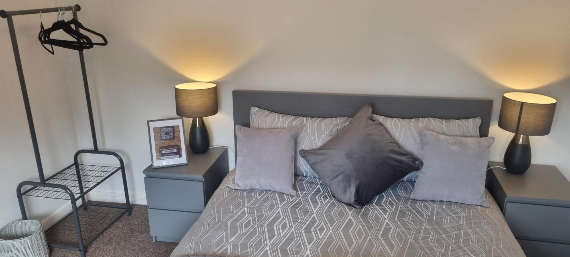 Swindon 6 Deluxe Doubles 2 With En Suite In Large House - No Pets Экстерьер фото